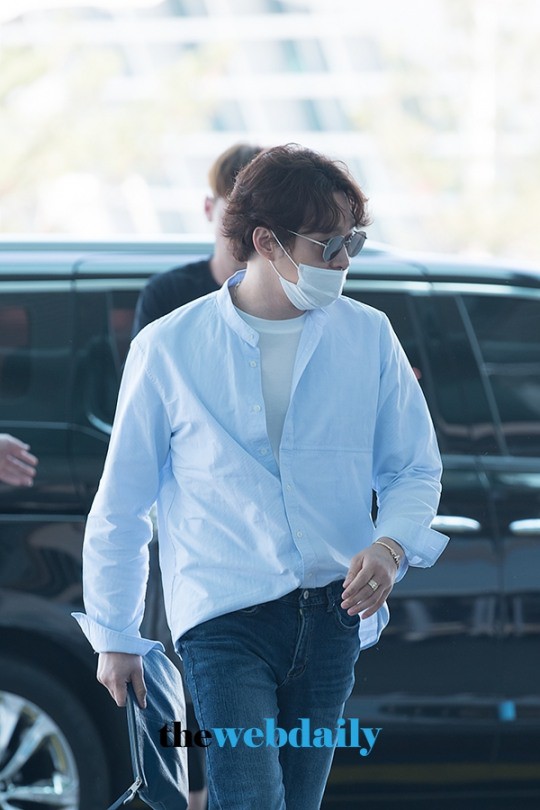 Lần đầu lộ diện hậu chia tay hôn thê gia thế khủng, Yoochun bị mỉa mai: Chắc cả đời không dám mặc áo ngắn tay